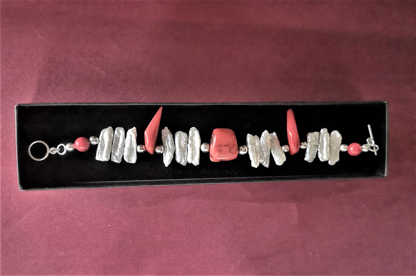 Elgante y moderna - Perla nácar y Coral rosa - Pulsera