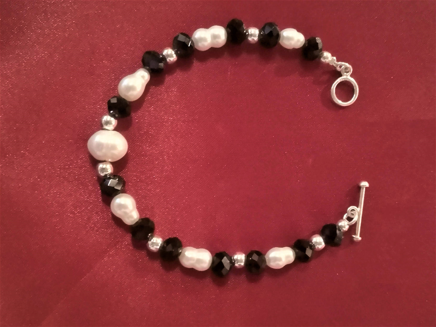 Perla barroca con cuentas de obsidiana cortada - Pulsera en plata