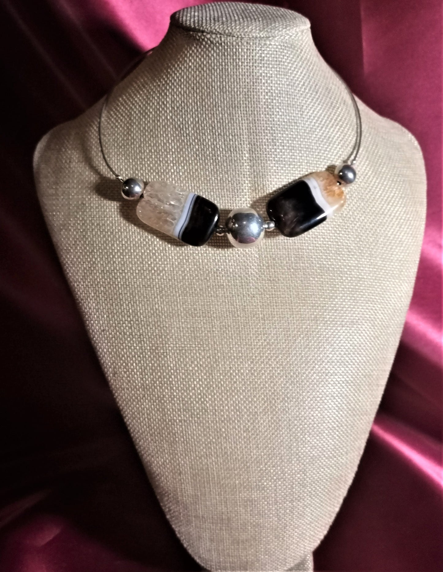 Naturaleza milenaria en obsidiana y cuarzo - Gargantilla