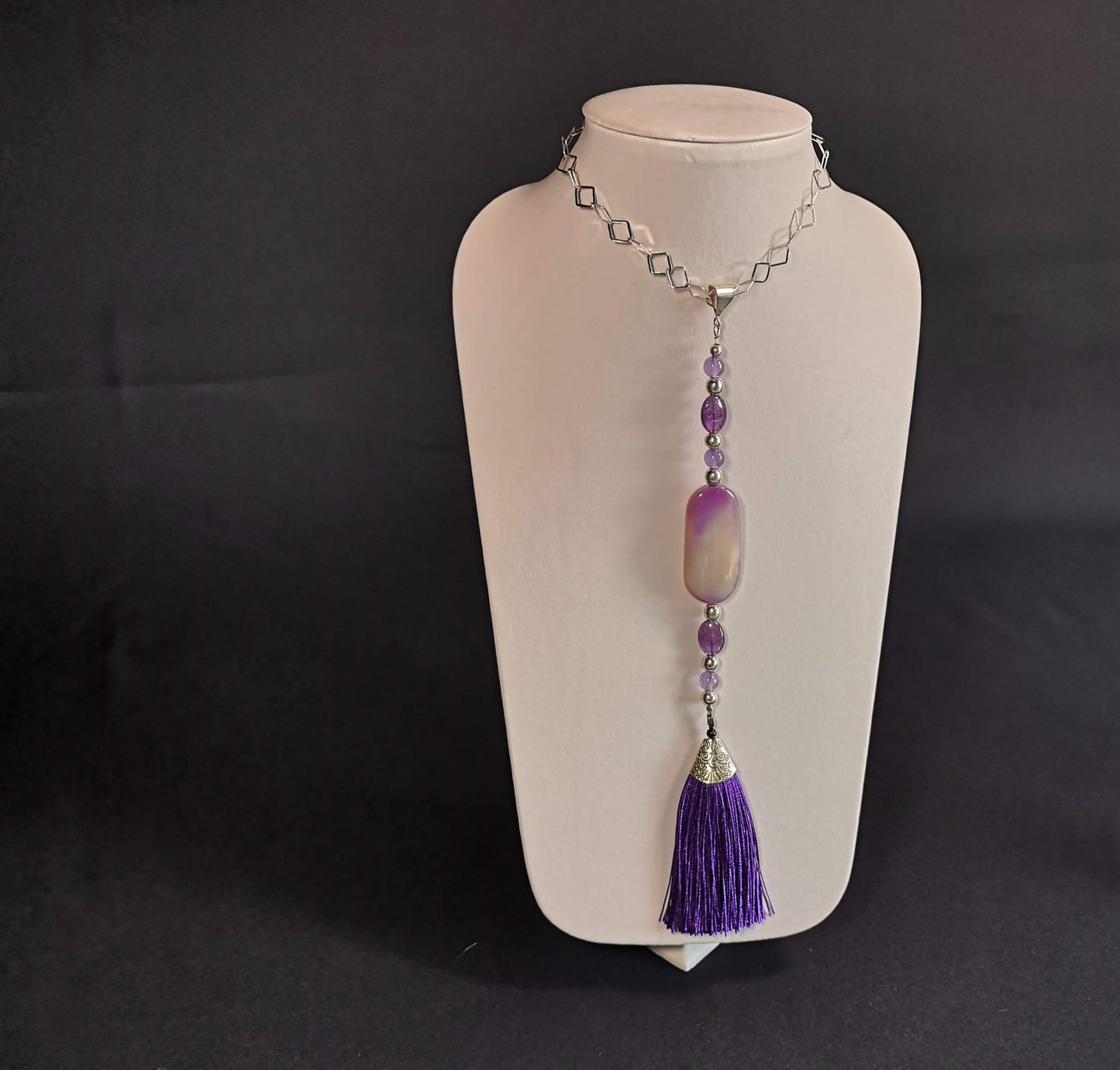 Ágata y cuarzo violáceos, esferas de plata y collar corte diamante